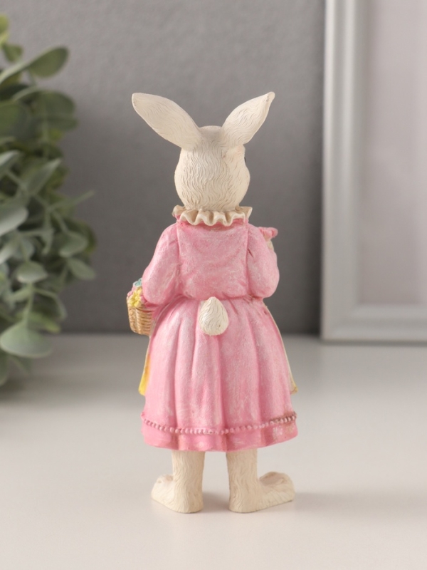 Сувенир полистоун "Зайка в платье с передником, с корзиной цветов" 5,5х5х14,5 см