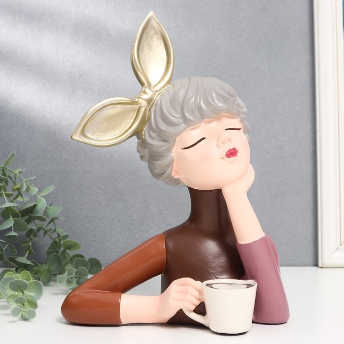 Сувенир полистоун Сувенир полистоун "Девушка с кружкой" 28,5х12х21 см