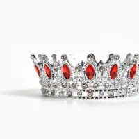 Топпер для торта &laquo;Корона&raquo;, с красными стразами, 15&times;5 см, серебряный