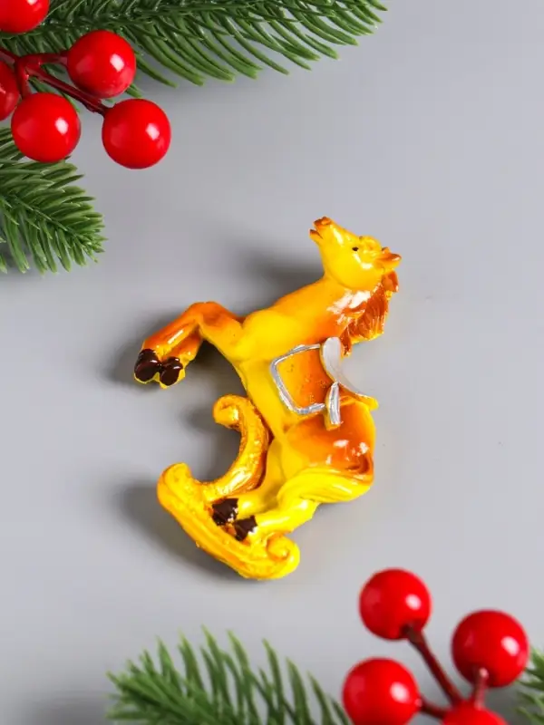 Магнит полистоун  "Конь с седлом на золотой волне" МИКС 4,5х8,3 см