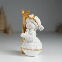 Фигурка полистоун &laquo;Снеговик лыжник в бело-золотом наряде&raquo;, 5.5&times;5&times;10.2 см