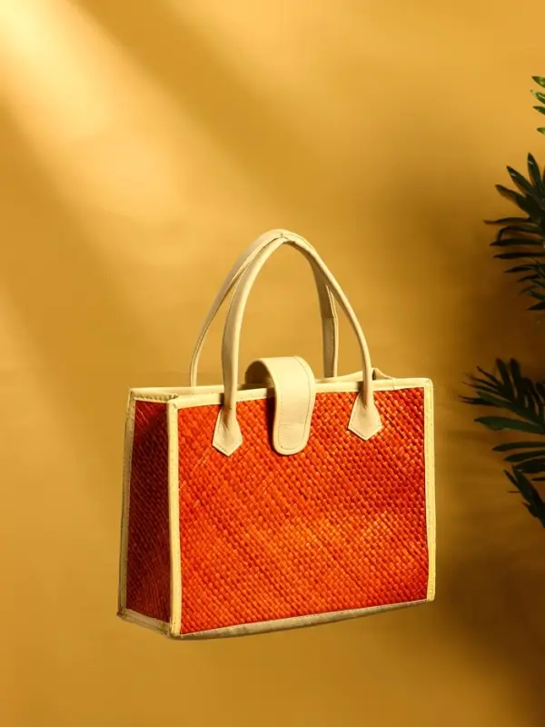 Сумка плетёная на застёжке из пандана 35х12х40 см, бежево-оранжевый