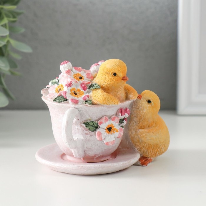 Сувенир полистоун "Цыплята с чашкой на блюдце с цветами" 11х8,5х7,5 см