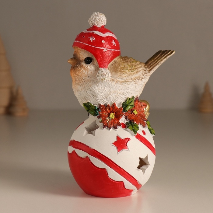 Сувенир полистоун свет Сувенир полистоун свет "Птичка в шапке с помпонами на ёлочном шарике" 7,5х9,5х15 см