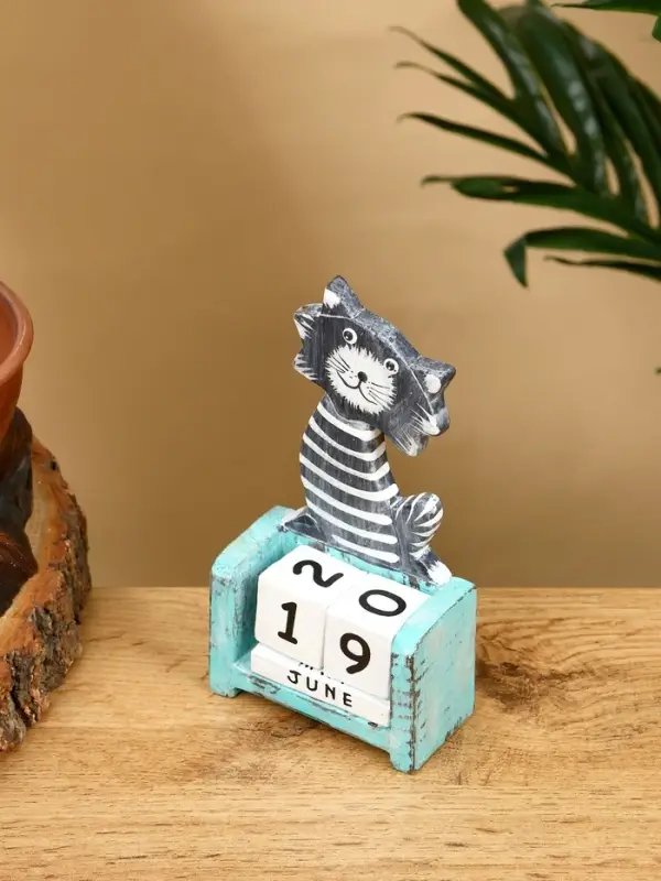 Календарь настольный Календарь настольный "Полосатый кот" дерево 7х4х14 см, цв. чёрно-белый