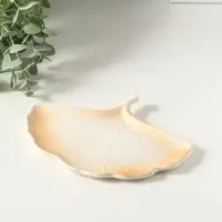 Подставка для мелочей &laquo;Листок&raquo;, 1&times;18&times;11 см, белая с позолотой