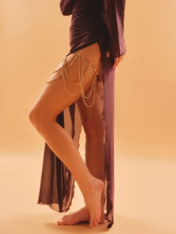 Бодичейн на бедро со стразами &laquo;Ярусы&raquo;, белая в золоте