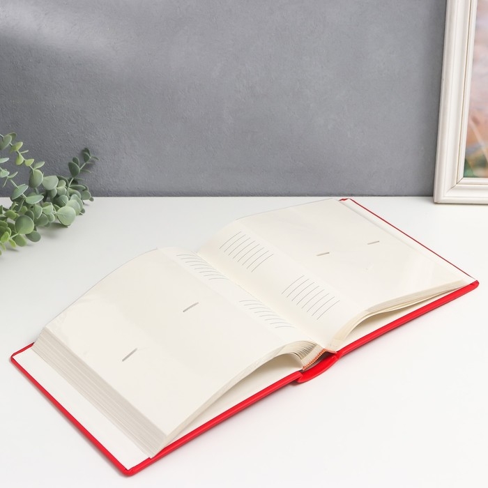 Фотоальбом на 200 фото 10х15 см Фотоальбом на 200 фото 10х15 см "Красный делюкс" бум.карм.с мемо, книжн. пер-т