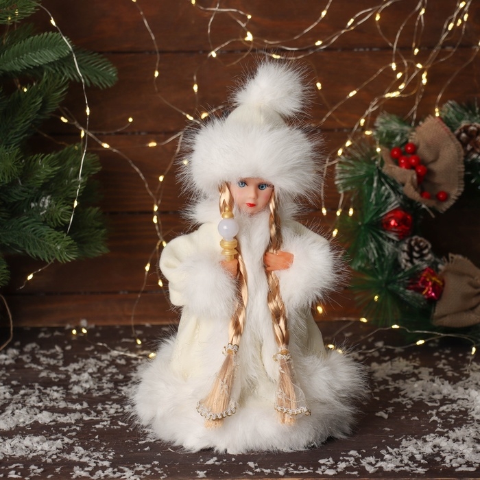 Снегурочка  Снегурочка "В пушистой шубке, с фонариком" двигается, с подсветкой,  30х18 см, молочный