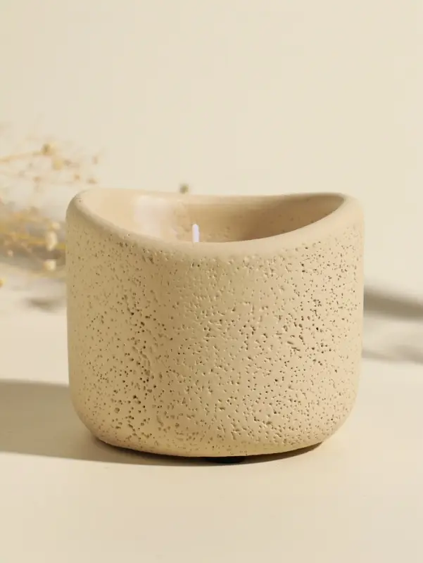 Свеча в подсвечнике вулканическом &laquo;Изгиб&raquo;, белая, 8.3&times;8.5&times;7 см