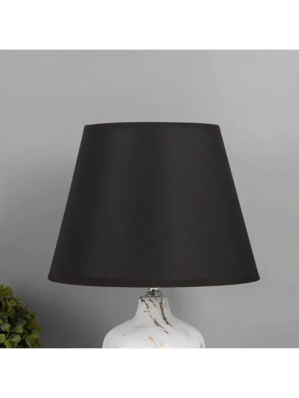 Лампа настольная RISALUX &laquo;Строгие линии&raquo;, Е27, 40 Вт, бело-чёрная, 25&times;25&times;40 см