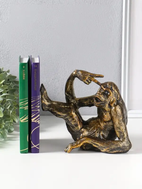 Держатель для книг полистоун "Шимпанзе показывает жест - победа" 19х10х16,5 см