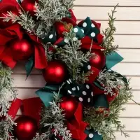 Венок новогодний d=30 см &laquo;Зимнее волшебство. Уютная сказка&raquo;, с красными шарами и лентами