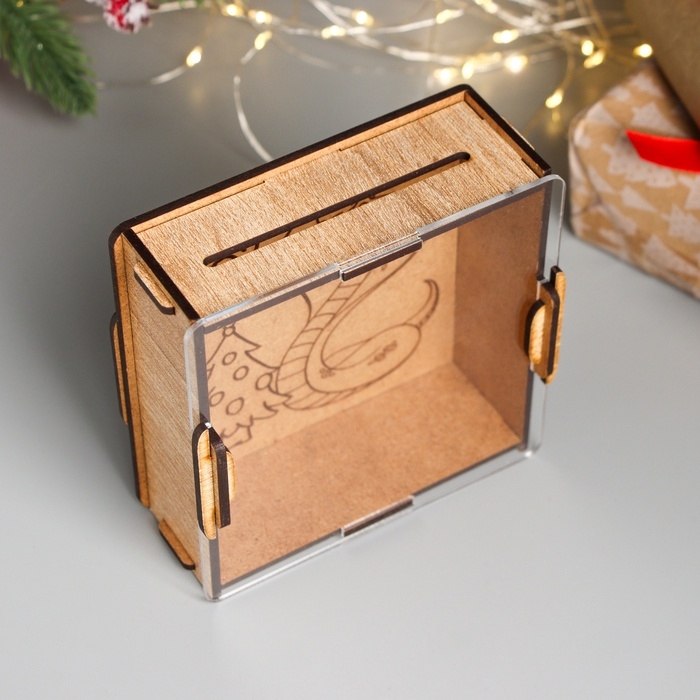 Новогодняя копилка с акрилом  Новогодняя копилка с акрилом "Змея. Кобра у ёлки" 12х12х4 см