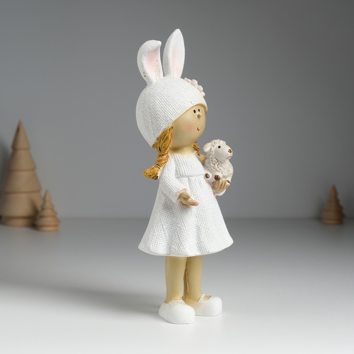 Сувенир полистоун Сувенир полистоун "Девочка в шапке с ушками, с барашком" МИКС 8х6х22 см
