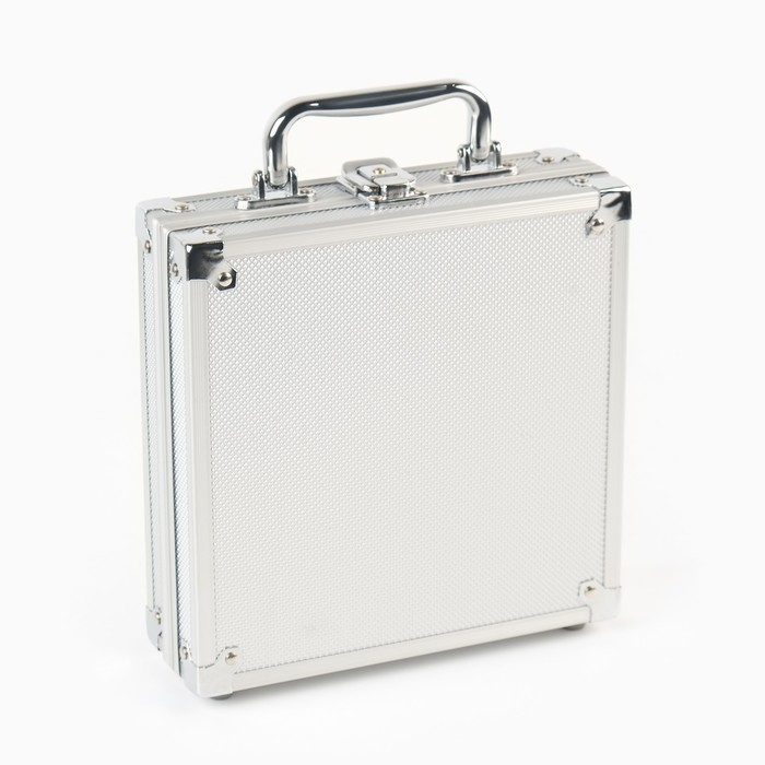 Покер в металлическом кейсе (карты 2 колоды, фишки 100 шт б/номинала, 5 кубиков), 20 х 20 см Покер в металлическом кейсе (карты 2 колоды, фишки 100 шт б/номинала, 5 кубиков), 20 х 20 см