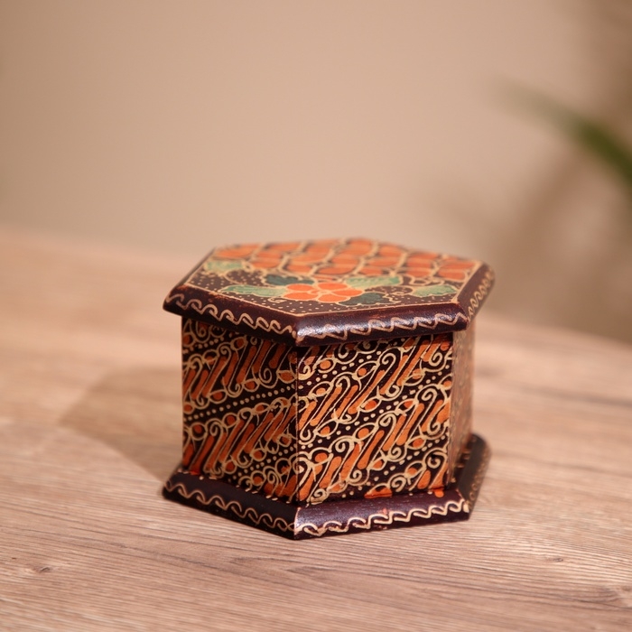 Шкатулка деревянная, батик 10х11х7 см Шкатулка деревянная, батик 10х11х7 см