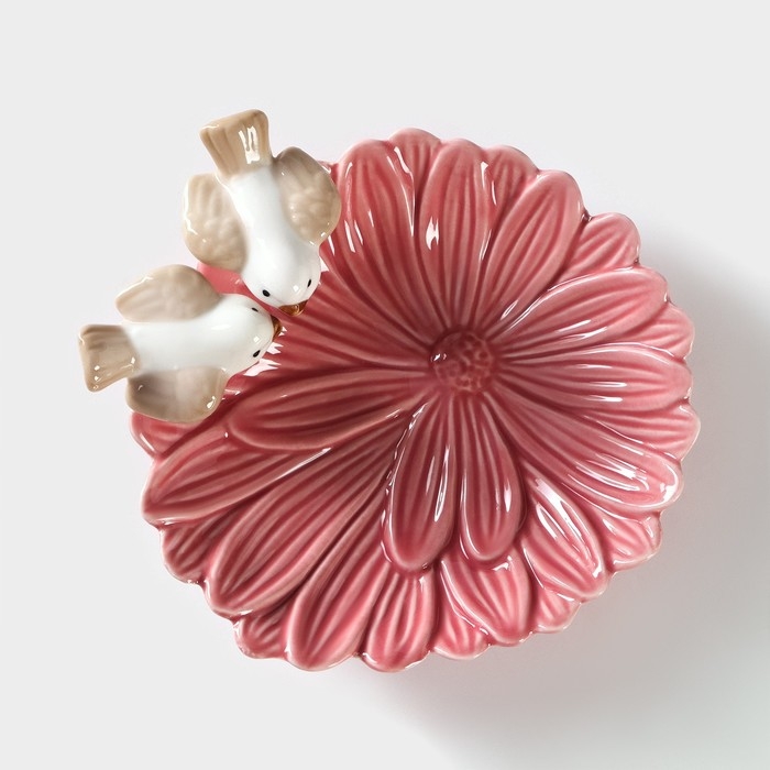 Блюдо керамическое «Голубки на цветке», 13×13,5×3 см, цвет розовый