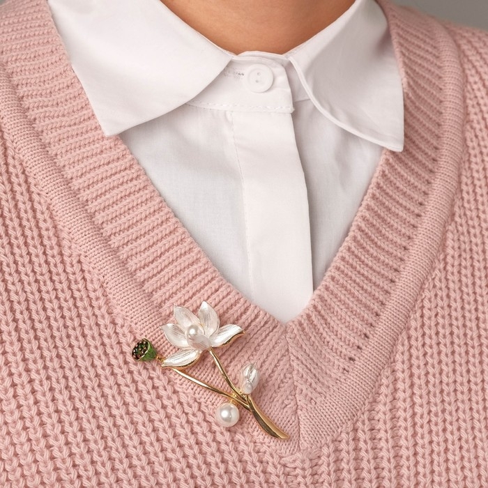 Брошь «Цветочная композиция», цвет бело-зелёный в золоте Брошь «Цветочная композиция», цвет бело-зелёный в золоте