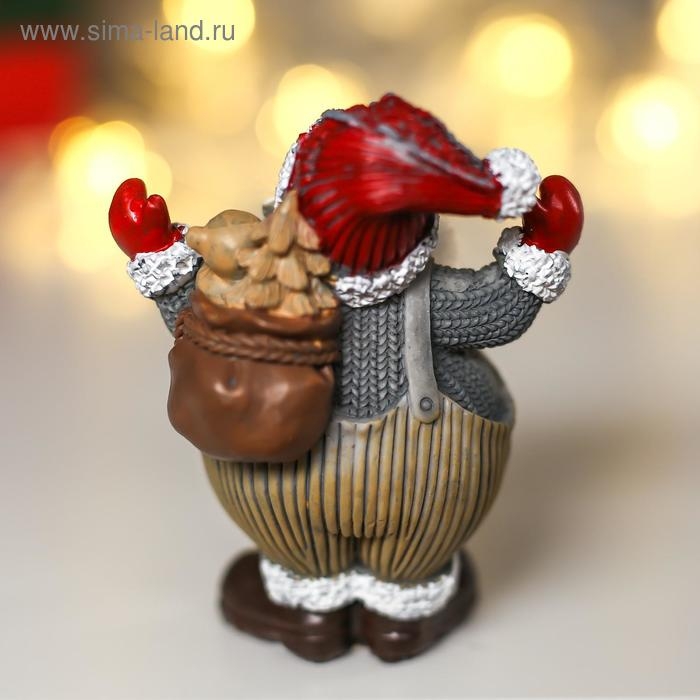 Сувенир полистоун Сувенир полистоун "Дед Мороз в комбинезоне с медвежонком" 8х6,7х4,7 см