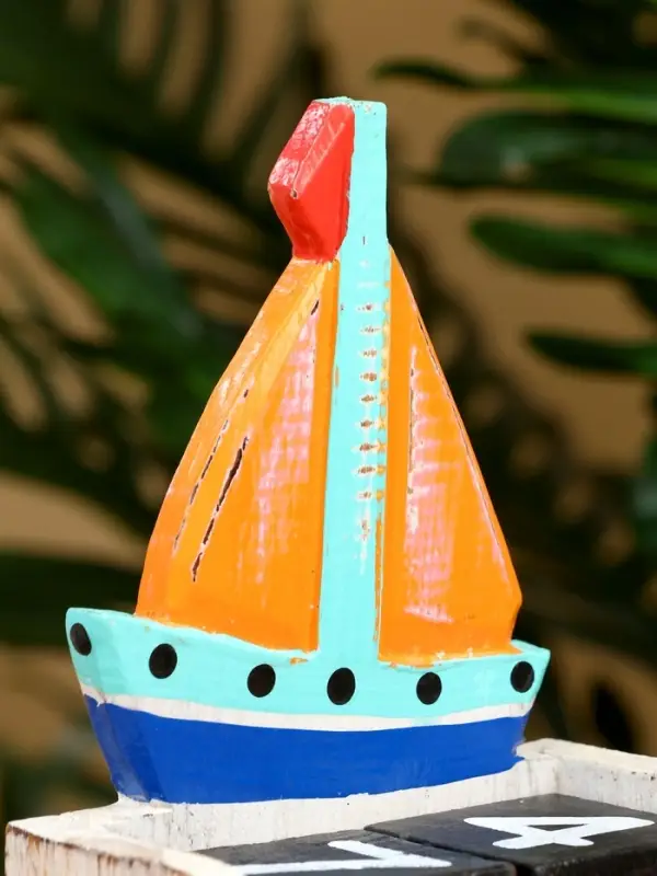 Календарь настольный Календарь настольный "Парусник" дерево 11х5х16 см, цв. оранжевый