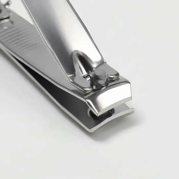 Кусачки книпсер маникюрные, с пилкой, 5.5 см, на блистере, с цепочкой