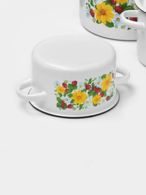 Набор кастрюль эмалированных &laquo;Земляника&raquo;, 3 предмета: 1.5 л, 2.9 л, 4.5 л, белый