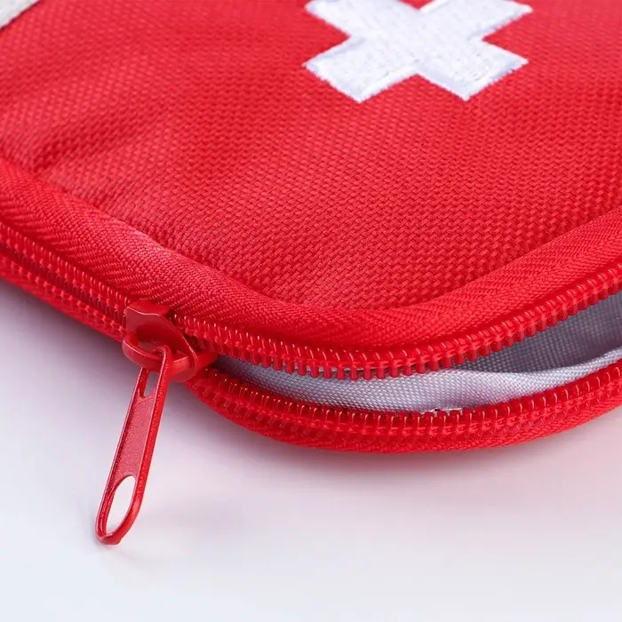 Аптечка дорожная, 15.6х11.6 см, красный Аптечка дорожная, 15.6х11.6 см, красный