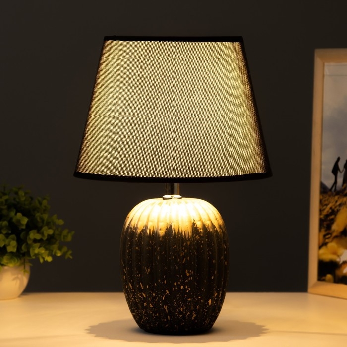 Настольная лампа Настольная лампа "Пастек" 1хE14 черный 22,5х22,5х34 см RISALUX