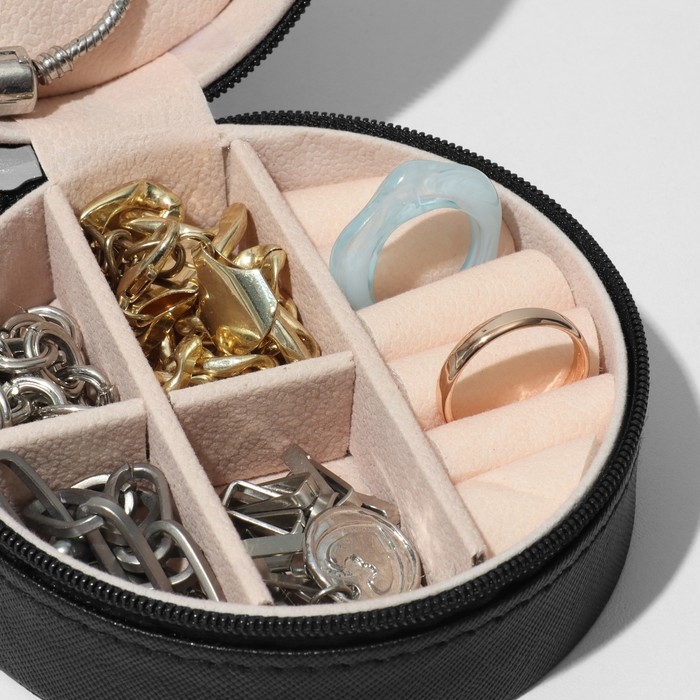 Органайзер для хранения украшений «Шкатулка портативная круг», 9,8×9,8×4,5 см, цвет чёрный Органайзер для хранения украшений «Шкатулка портативная круг», 9,8×9,8×4,5 см, цвет чёрный