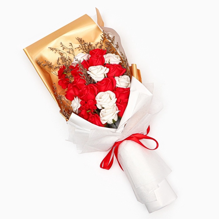 Букет мыльных красных и белых роз в коробке из 20 шт Букет мыльных красных и белых роз в коробке из 20 шт