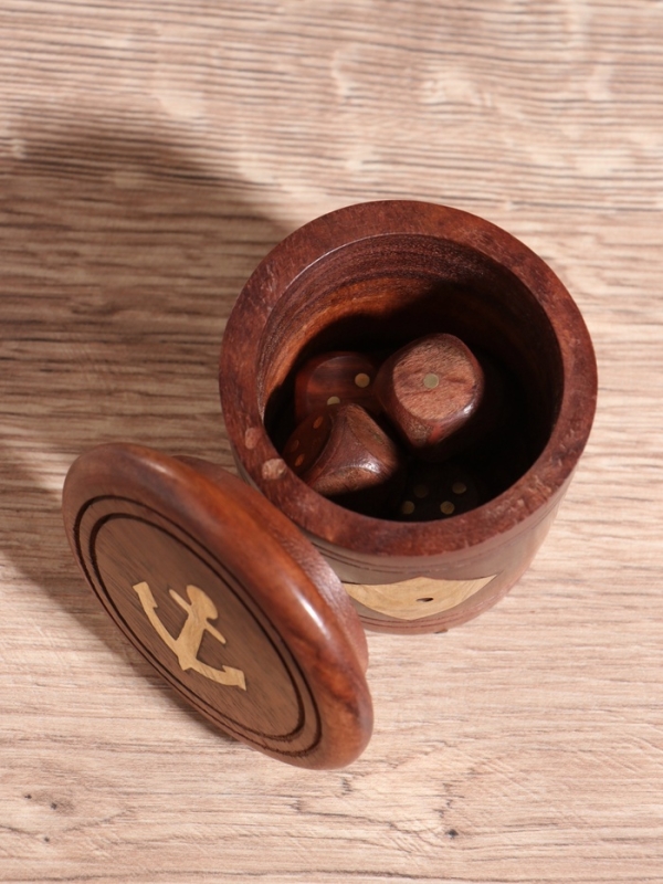 Кости игральные в шкатулке 6,5х6,5х6 см, дерево шишам, латунь Кости игральные в шкатулке 6,5х6,5х6 см, дерево шишам, латунь