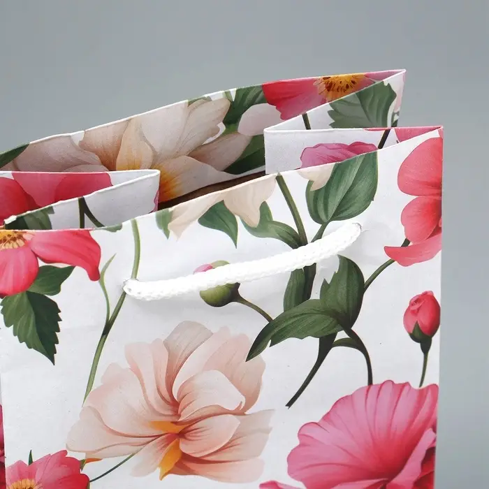 Пакет подарочный под бутылку, упаковка, «Цветы», 36 х 13 х 10 см Пакет подарочный под бутылку, упаковка, «Цветы», 36 х 13 х 10 см