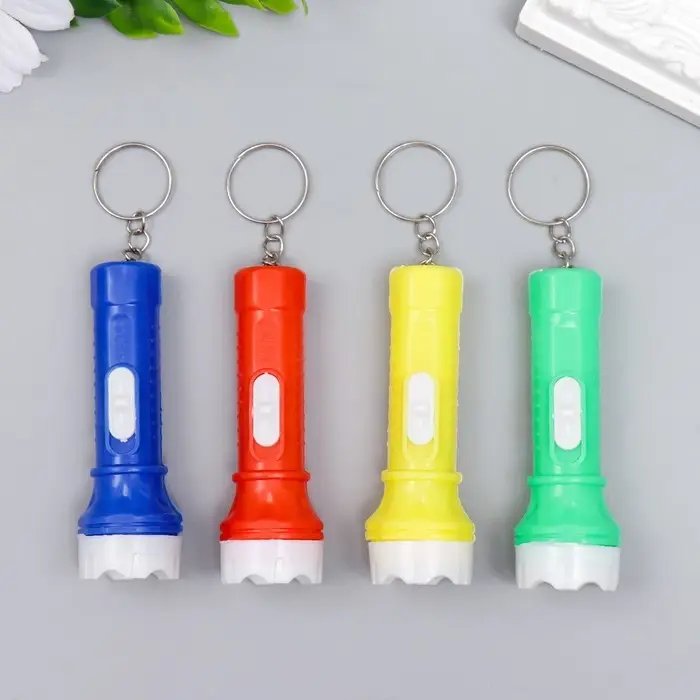 Фонарик брелок для ключей на кольце «Дорожный», светит, 6.3×2.3×2.3 см, МИКС Фонарик брелок для ключей на кольце «Дорожный», светит, 6.3×2.3×2.3 см, МИКС