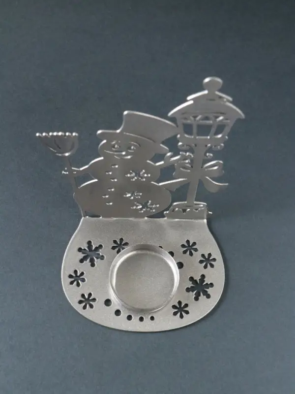 Подсвечник новогодний  Подсвечник новогодний "Снеговик" серебряный 7,5х10,7х15 см