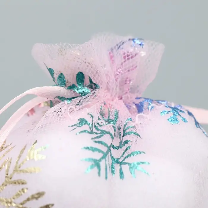 Мешочек подарочный органза «Нежность в Новом Году», голография, органза,10 х 12 см +/- 1.5 см Мешочек подарочный органза «Нежность в Новом Году», голография, органза,10 х 12 см +/- 1.5 см