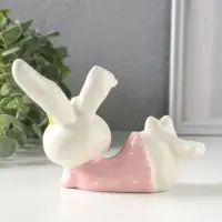 Сувенир керамика "Зайка с жёлтым бантом в розовой кофте в горох" 15,1х6,8х9,4 см