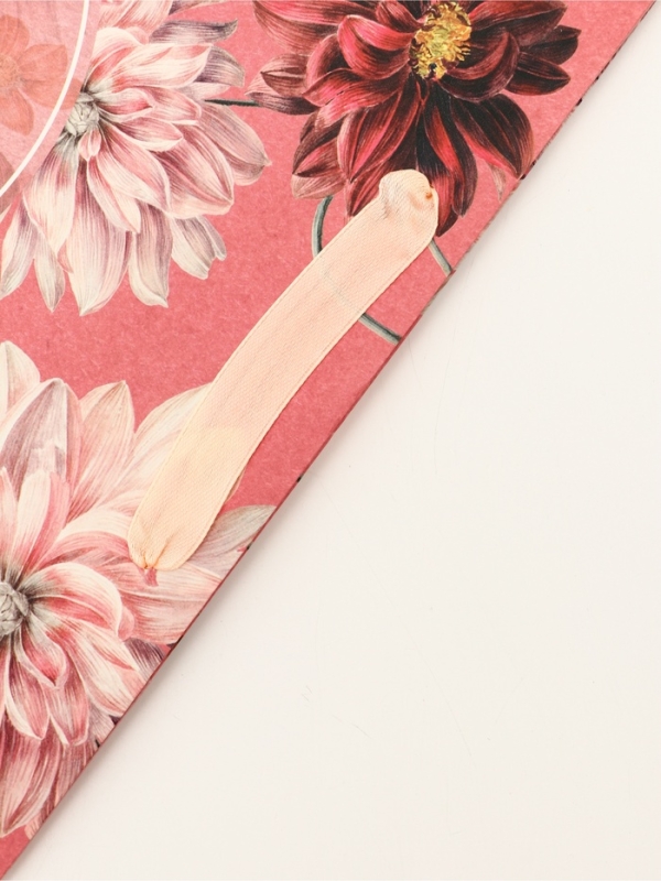 Пакет подарочный вертикальный Пакет подарочный вертикальный "Самой прекрасной", 26 × 32 × 12 см