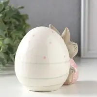 Сувенир керамика "Зайка розово-серый с пасхальным яичком в горох" 12х7,9х8,8 см