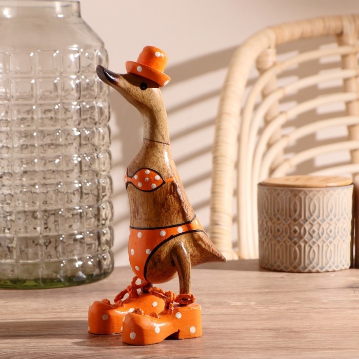 Сувенир Сувенир "Утка в оранжевом купальнике" дерево 13х9х27 см