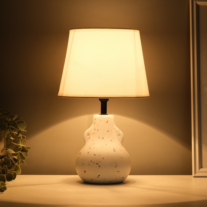 Лампа настольная Лампа настольная "Каламбур" 1х40Вт Е14 белый 20х20х32см