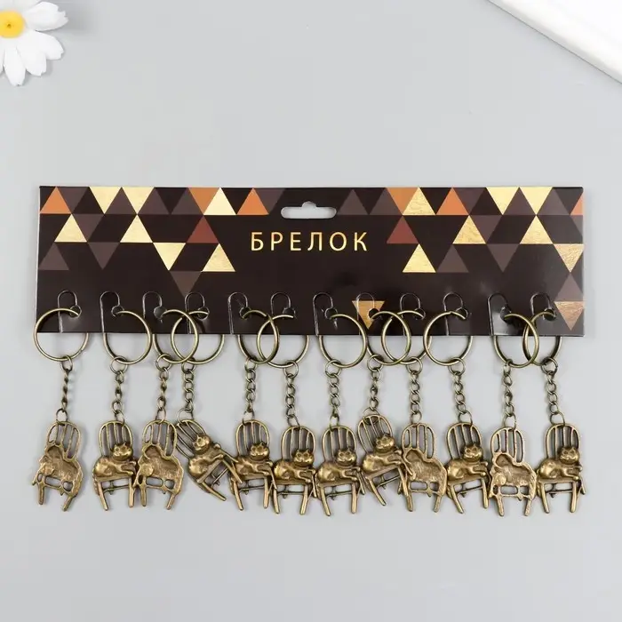 Брелок металл "Кот  на стуле" бронза 2,2х4,1 см