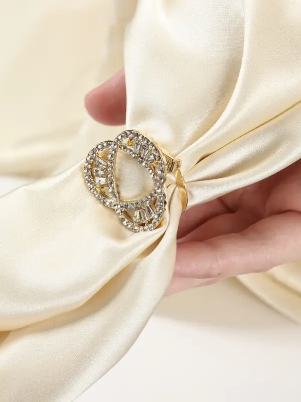 Зажим для платка &laquo;Три нити&raquo;, белый в золоте