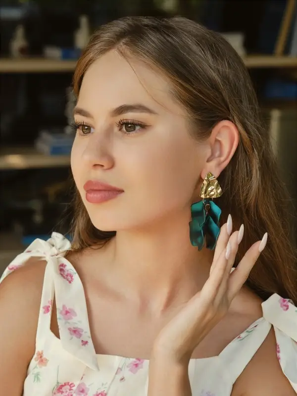 Серьги ассорти &laquo;Ветер&raquo;, мятые треугольники, зелёные