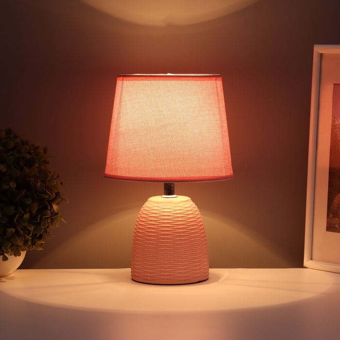 Лампа настольная Лампа настольная "Плетение" 1х40Вт Е14 розовый 20х20х34см