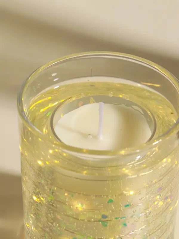 Свеча интерьерная в стакане с LED-подсветкой Свеча интерьерная в стакане с LED-подсветкой "Перламутровые сердечки" 8х8х9 см