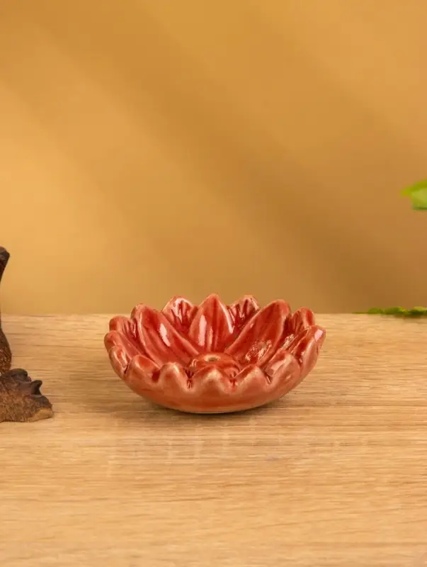 Подставка под благовония «Лотос», 6.5×6.5×2 см, керамика, красная Подставка под благовония «Лотос», 6.5×6.5×2 см, керамика, красная