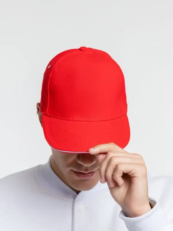 Бейсболка Classic, красная с белым кантом Бейсболка Classic, красная с белым кантом