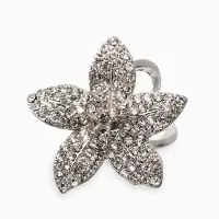 Кольцо для платка &laquo;Цветок Лилии&raquo;, белое в серебре