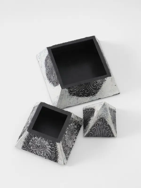 Шкатулка "Пирамидка" 15х15х20 см, МДФ, цв. серебро